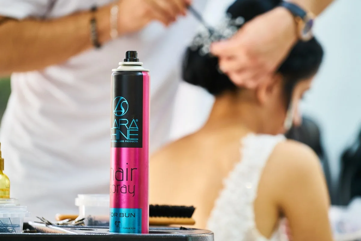 Produit de finition utilisé en coiffure