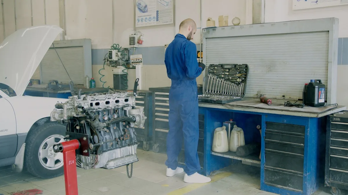 Atelier de mécanique automobile