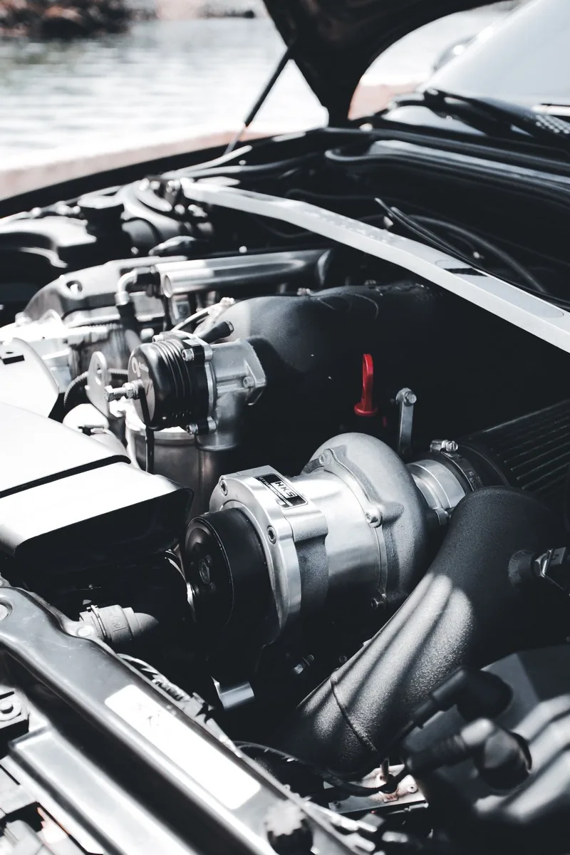 Moteur automobile entretenu