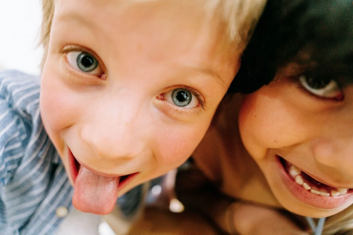 Enfants qui s'amusent