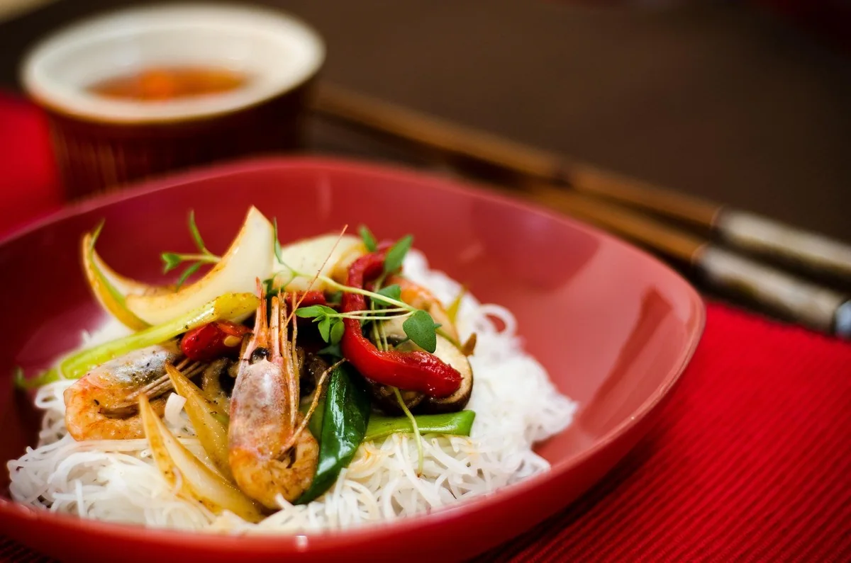 Plat coloré à la carte